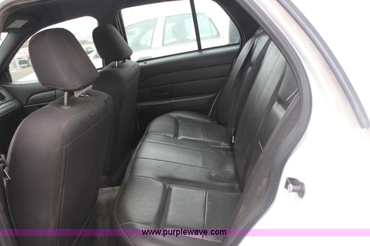 image for item 4060 2006 Ford Crown Victoria Police Interceptor