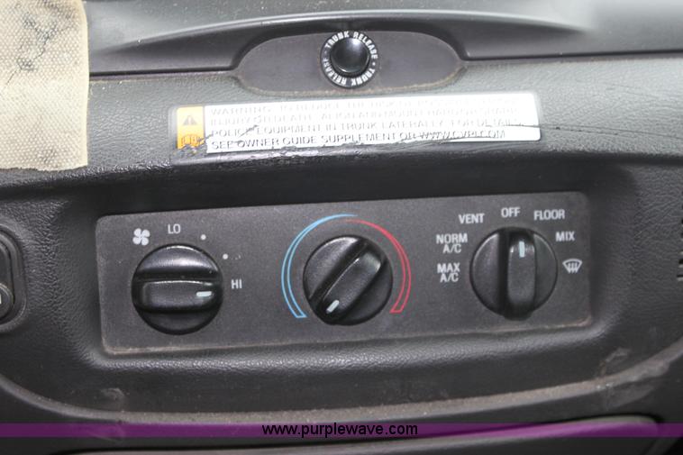 image for item 4060 2006 Ford Crown Victoria Police Interceptor