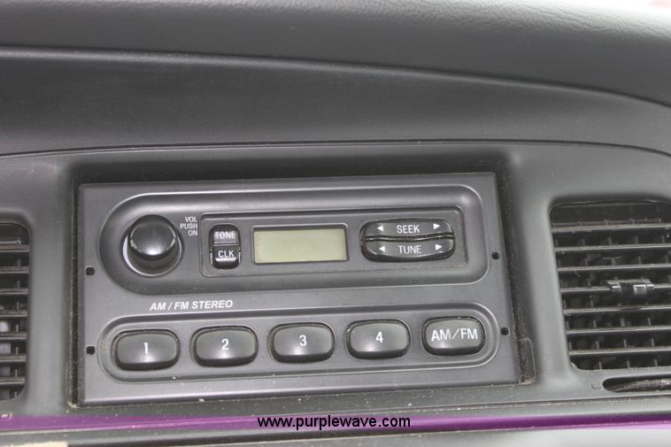 image for item 4060 2006 Ford Crown Victoria Police Interceptor