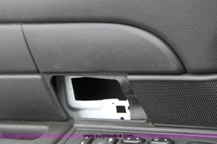 image for item 4060 2006 Ford Crown Victoria Police Interceptor