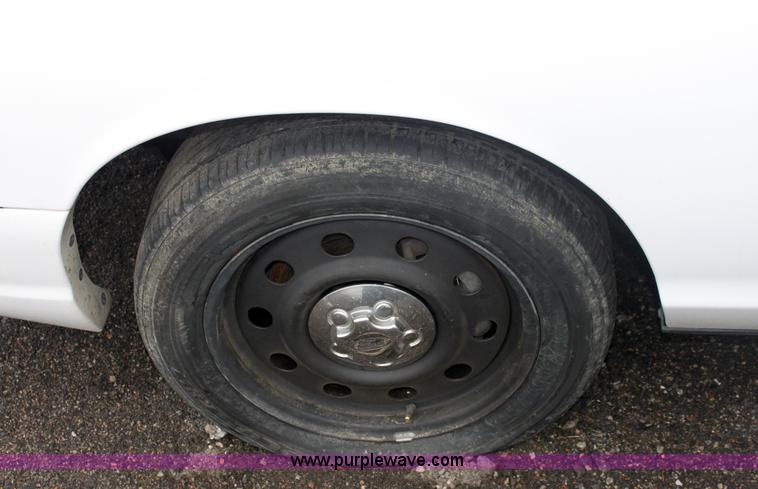 image for item 4060 2006 Ford Crown Victoria Police Interceptor