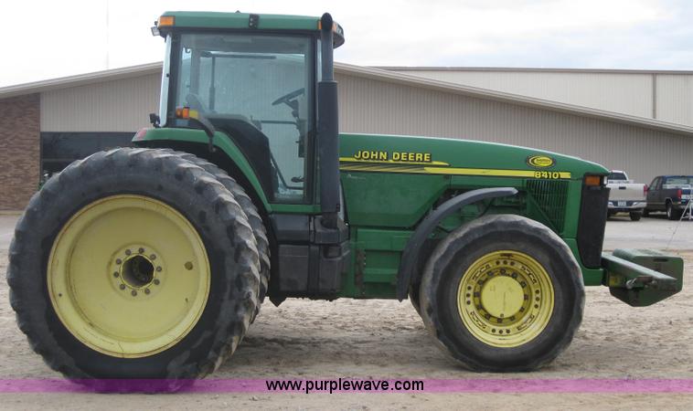image for item 1601 2001 John Deere 8410 MFWD tractor