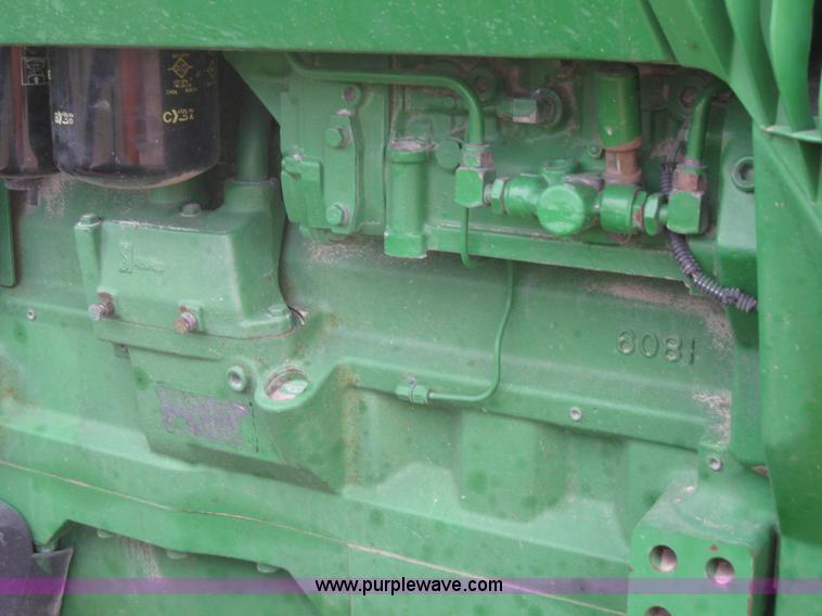 image for item 1601 2001 John Deere 8410 MFWD tractor
