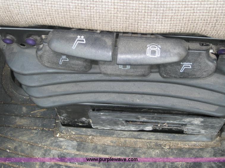 image for item 1601 2001 John Deere 8410 MFWD tractor