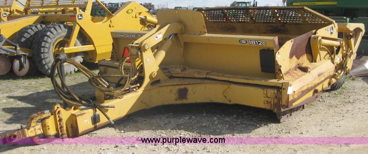 image for item 1602 2004 John Deere 1812C pull type pivot scraper