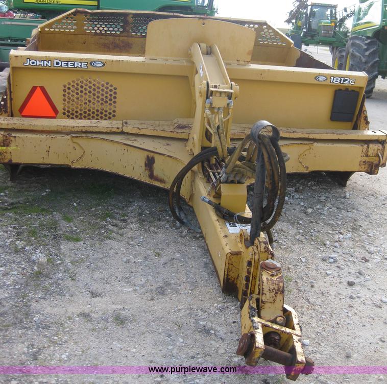 image for item 1602 2004 John Deere 1812C pull type pivot scraper