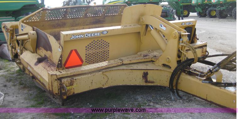 image for item 1602 2004 John Deere 1812C pull type pivot scraper