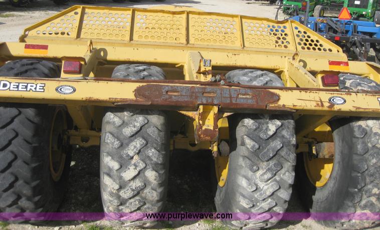 image for item 1602 2004 John Deere 1812C pull type pivot scraper