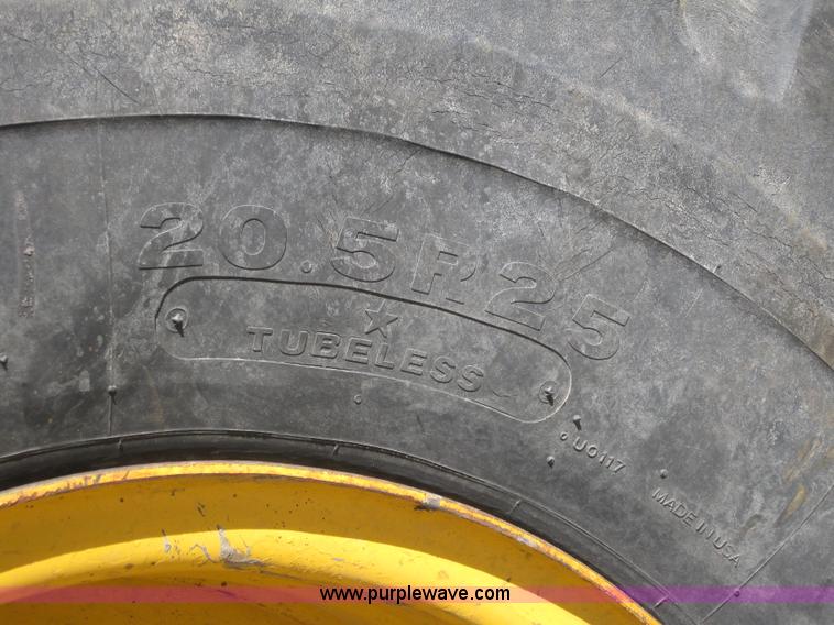 image for item 1602 2004 John Deere 1812C pull type pivot scraper