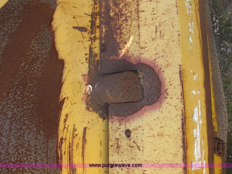 image for item 1602 2004 John Deere 1812C pull type pivot scraper