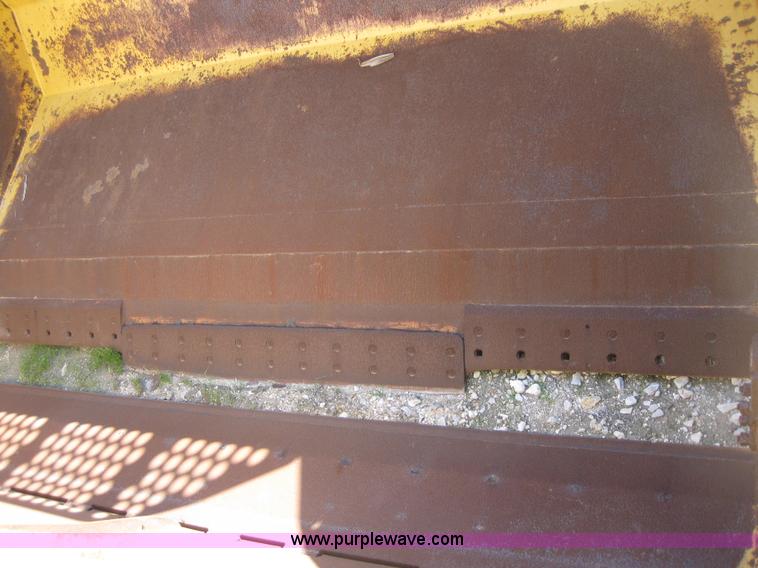 image for item 1602 2004 John Deere 1812C pull type pivot scraper