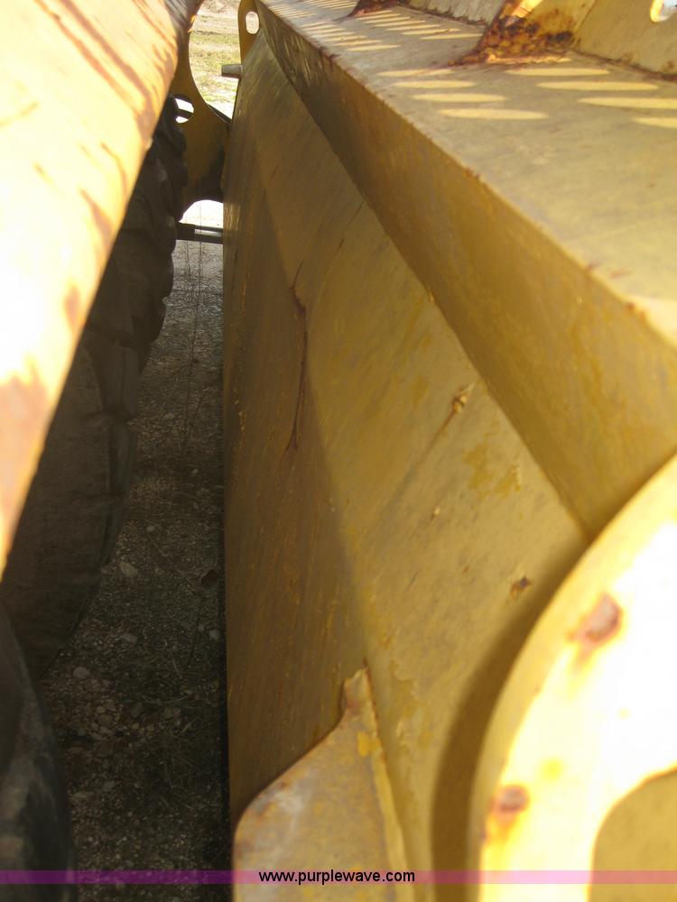 image for item 1603 2000 John Deere 1812C pull type pivot scraper