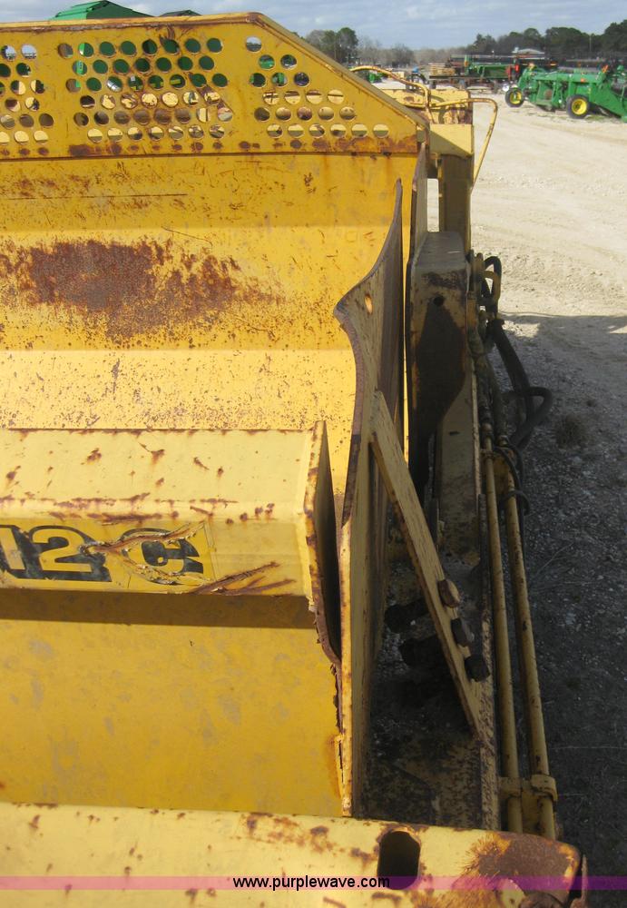 image for item 1603 2000 John Deere 1812C pull type pivot scraper