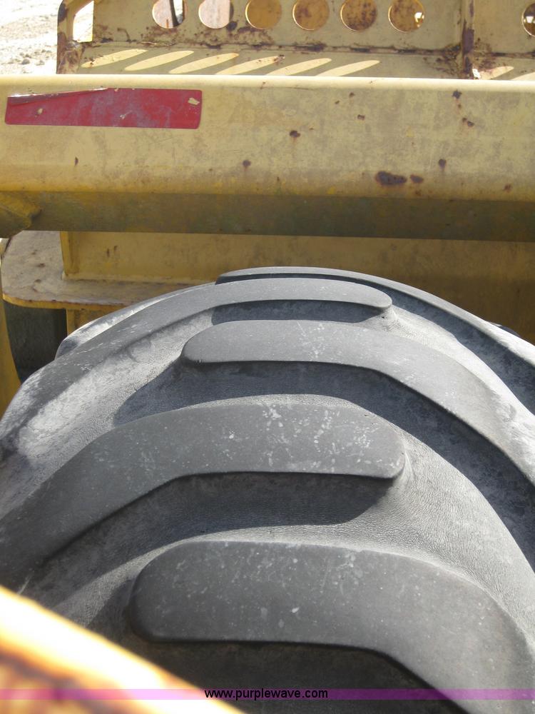 image for item 1603 2000 John Deere 1812C pull type pivot scraper