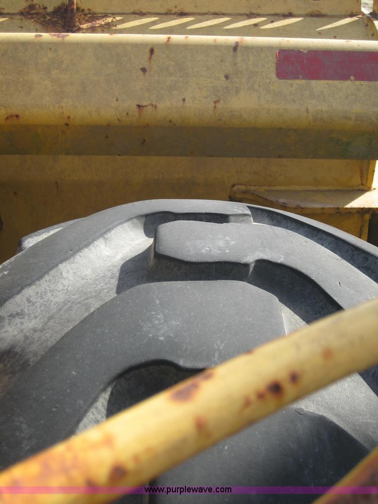 image for item 1603 2000 John Deere 1812C pull type pivot scraper