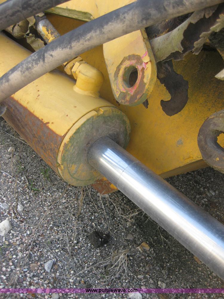 image for item 1603 2000 John Deere 1812C pull type pivot scraper