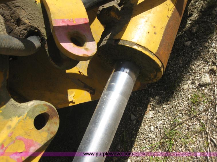 image for item 1603 2000 John Deere 1812C pull type pivot scraper