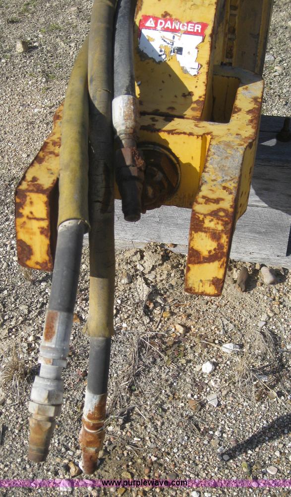 image for item 1603 2000 John Deere 1812C pull type pivot scraper