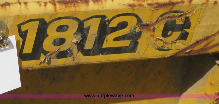 image for item 1603 2000 John Deere 1812C pull type pivot scraper