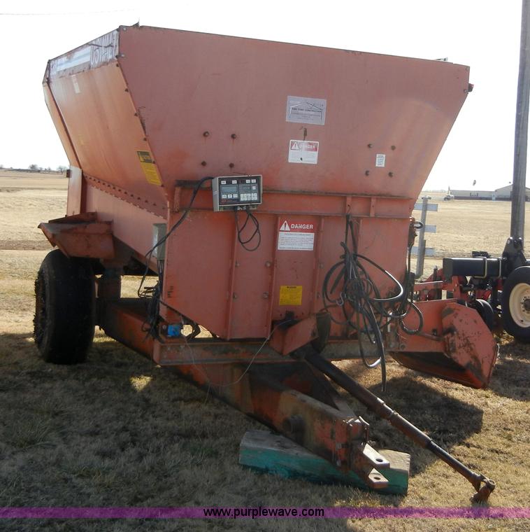 Oswalt Ensilmixer 333 feed wagon in Marion, KS Item 2307 sold