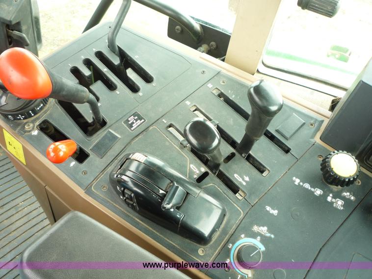 image for item 2750 1995 John Deere 6300 tractor with loader