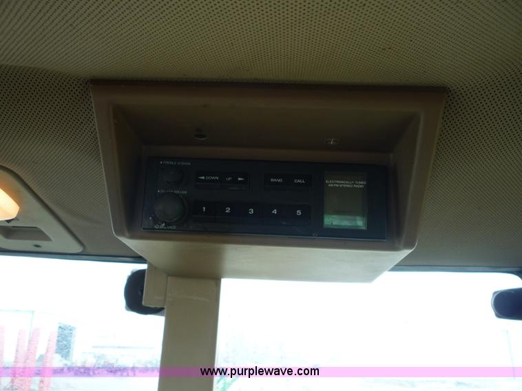 image for item 2750 1995 John Deere 6300 tractor with loader