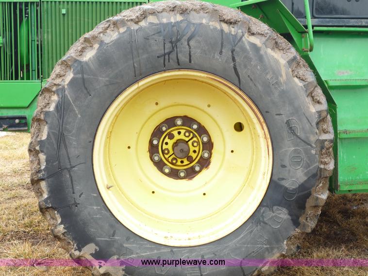 image for item 2751 1991 John Deere 8760 4WD tractor