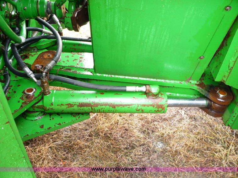 image for item 2751 1991 John Deere 8760 4WD tractor