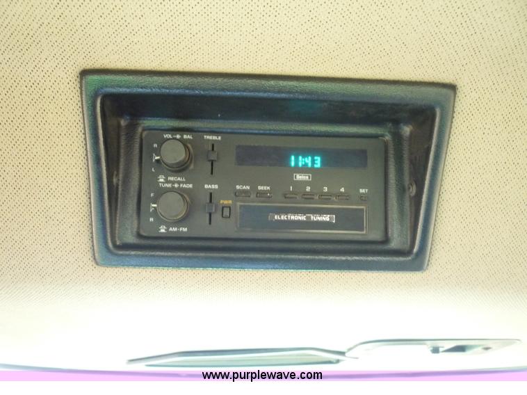 image for item 2751 1991 John Deere 8760 4WD tractor