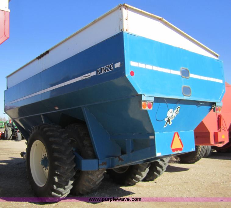 image for item 3398 1991 Kinze 840 row crop grain cart