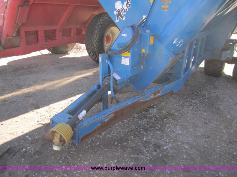 image for item 3398 1991 Kinze 840 row crop grain cart