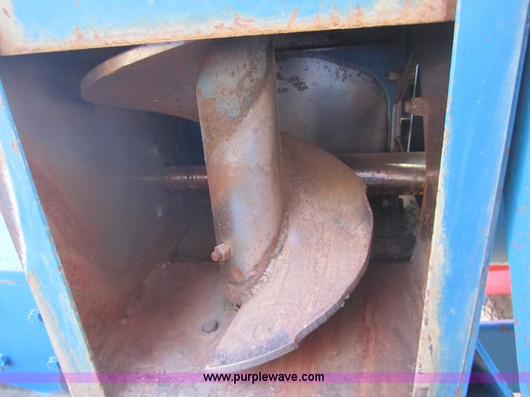 image for item 3398 1991 Kinze 840 row crop grain cart