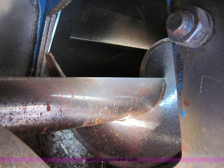 image for item 3398 1991 Kinze 840 row crop grain cart