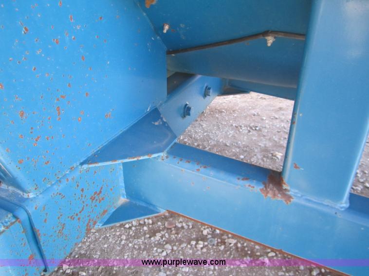 image for item 3398 1991 Kinze 840 row crop grain cart