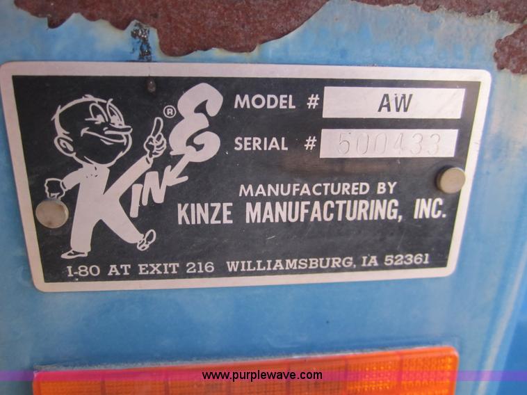 image for item 3398 1991 Kinze 840 row crop grain cart