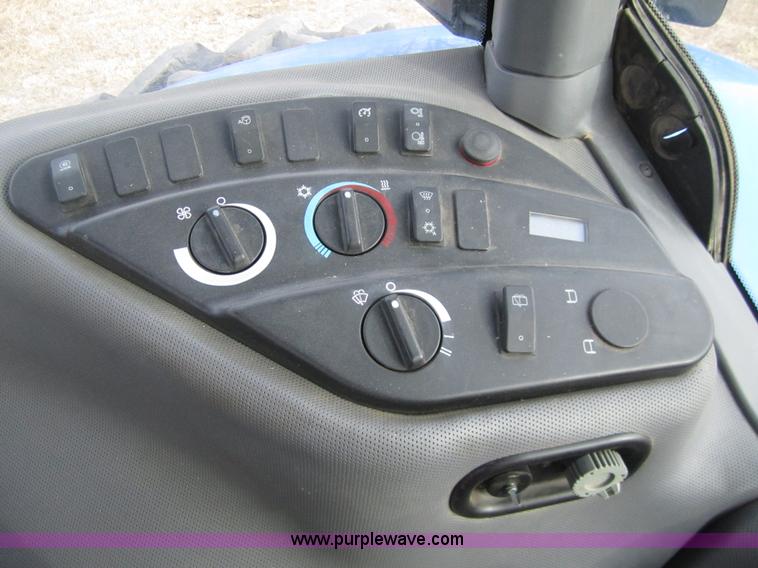 image for item 3421 2005 New Holland TG285 MFWD tractor