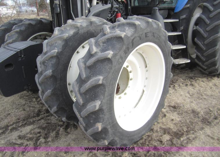 image for item 3421 2005 New Holland TG285 MFWD tractor