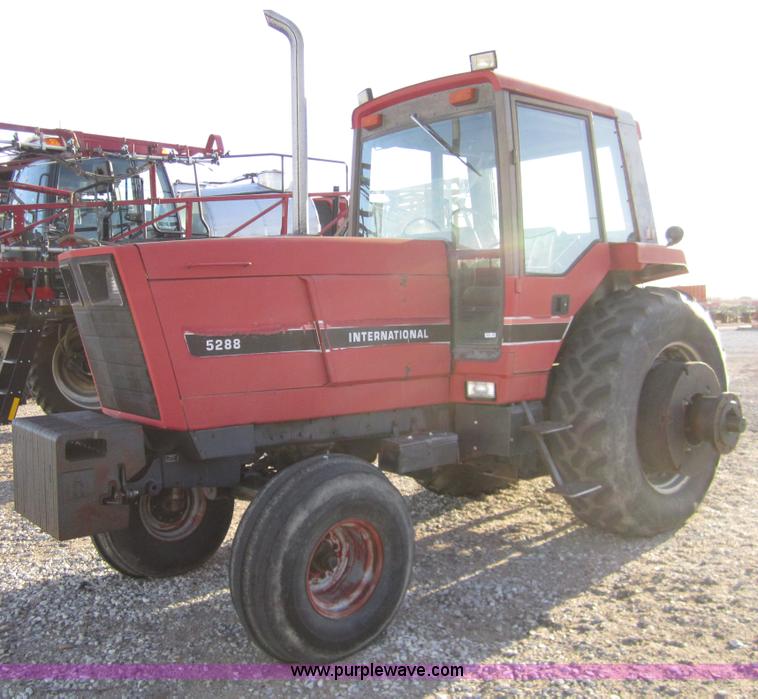 image for item 3430 1981 International 5288 tractor