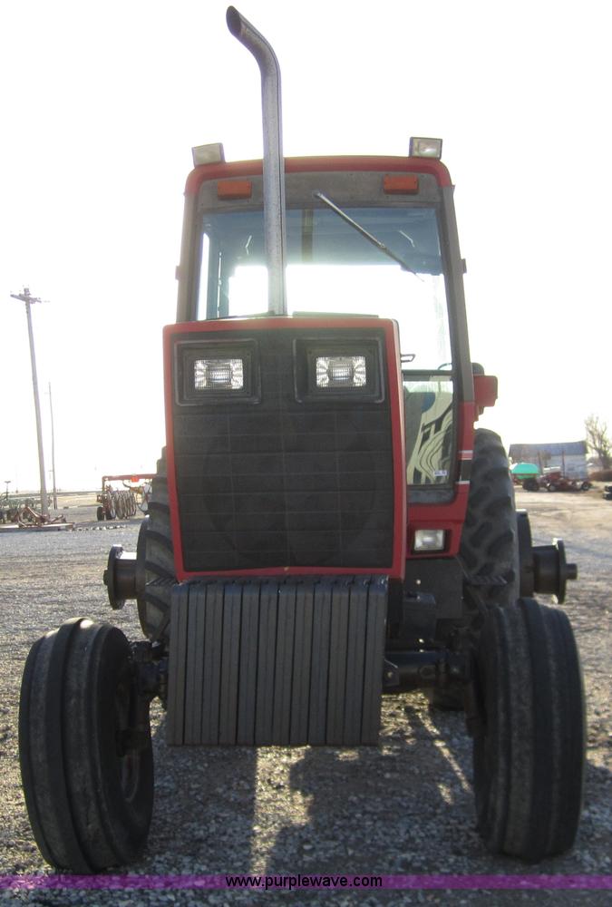 image for item 3430 1981 International 5288 tractor
