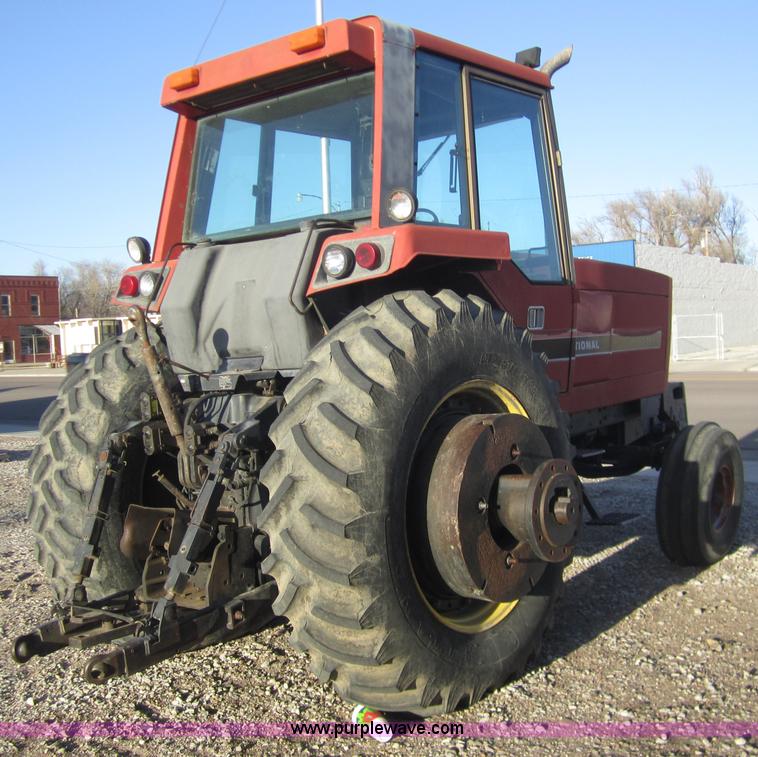image for item 3430 1981 International 5288 tractor