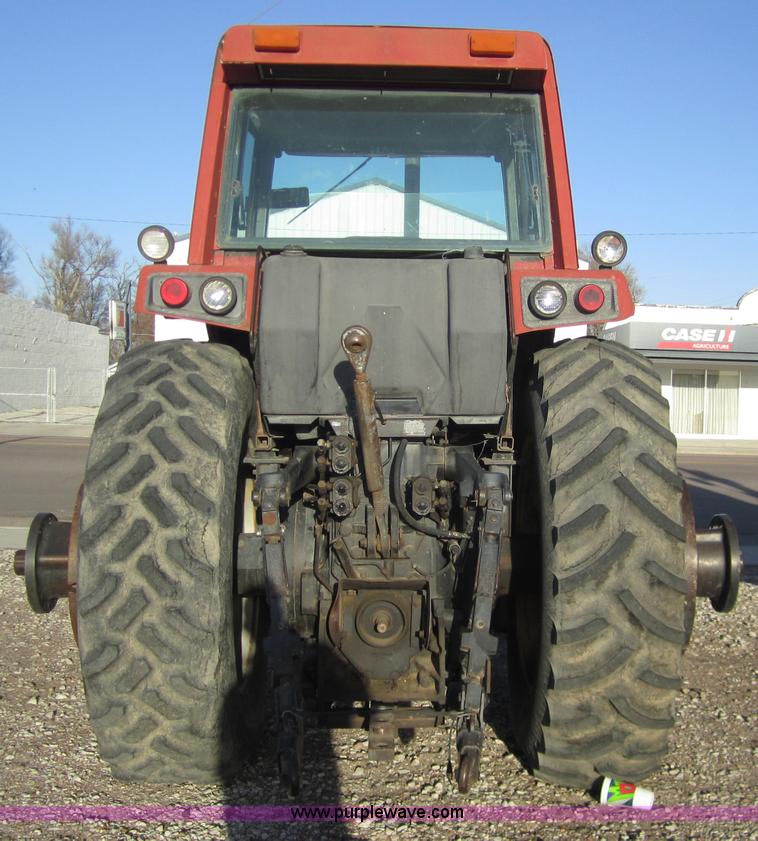 image for item 3430 1981 International 5288 tractor