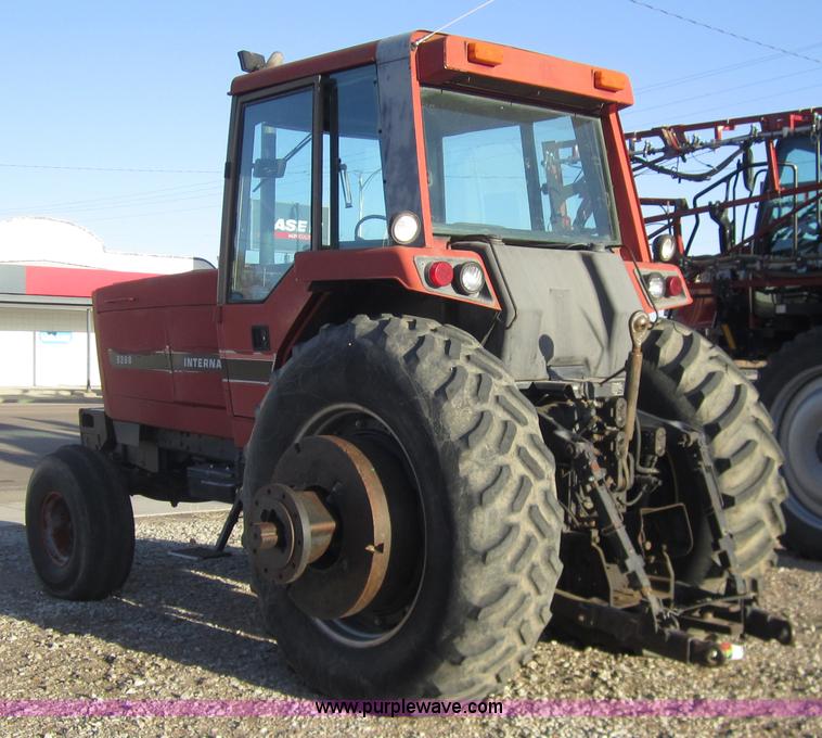 image for item 3430 1981 International 5288 tractor
