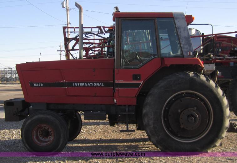 image for item 3430 1981 International 5288 tractor