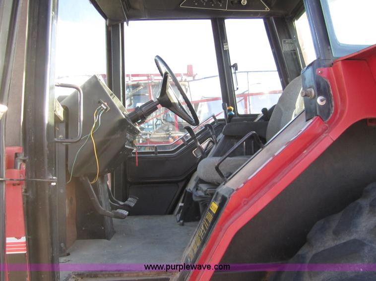 image for item 3430 1981 International 5288 tractor