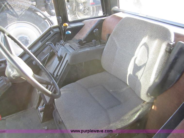 image for item 3430 1981 International 5288 tractor