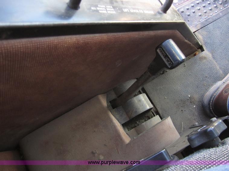 image for item 3430 1981 International 5288 tractor