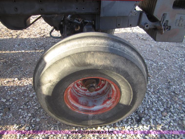 image for item 3430 1981 International 5288 tractor