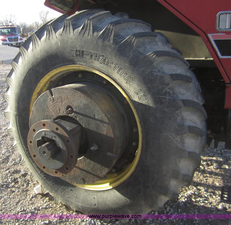 image for item 3430 1981 International 5288 tractor