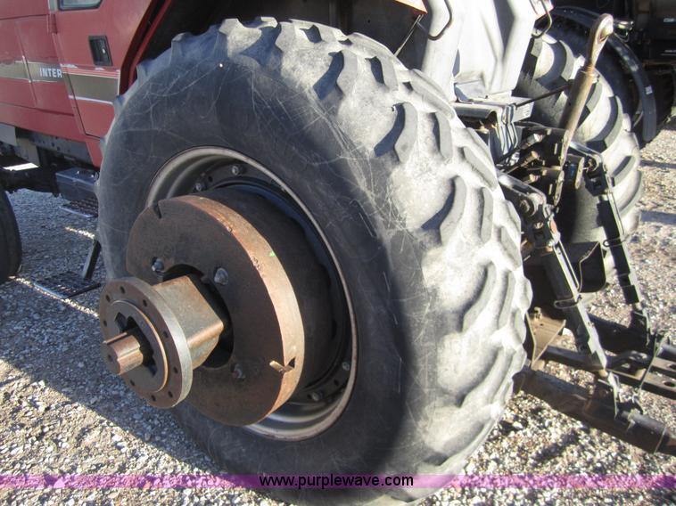 image for item 3430 1981 International 5288 tractor