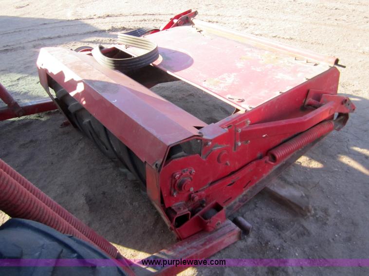 image for item 3432 New Holland 1112 swather